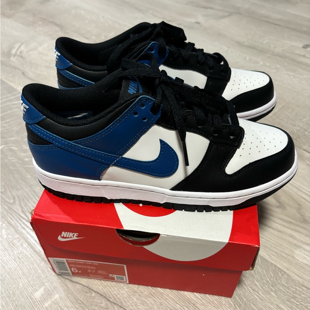 NIKE Dunk Low boys size 6 *NEW*